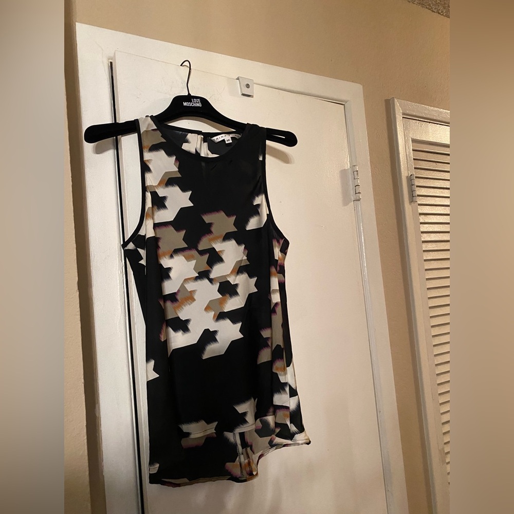 NEW TRINA TURK BLACK STAR PRINT TOP.  GORGEOUS TOP GOES WITH PANTS/SKIRT/SHORTS